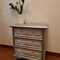 piccolo mobile con 3 cassetti