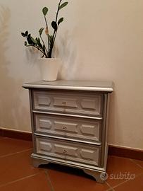 piccolo mobile con 3 cassetti
