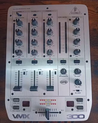 BEHRINGER VMX 300 - MAI UTILIZZATO!