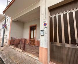 Casa indipendente con giardino e garage