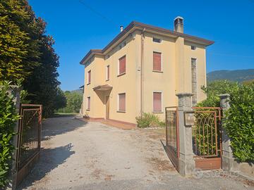 Casa indipendente rurale giardino fienile tettoia
