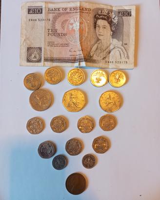 lotto di 18 monete inglesi più una banconota 
