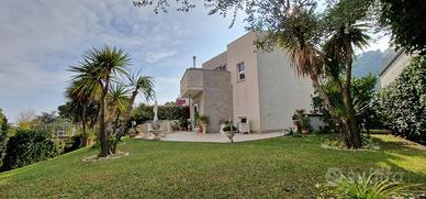 VILLA BIFAMILIARE