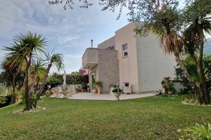 VILLA BIFAMILIARE