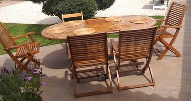 Tavolo da giardino con sedie