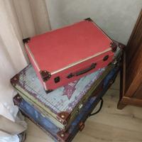 Valigie in "alluminio" di bellezza.