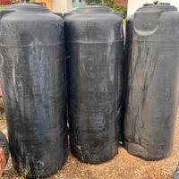 serbatoi o taniche 500L    50 euro tutte e 3