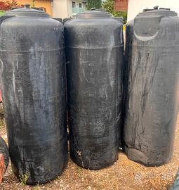 serbatoi o taniche 500L    50 euro tutte e 3