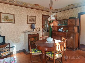 CASA SEMINDIPENDENTE A CAMANDONA