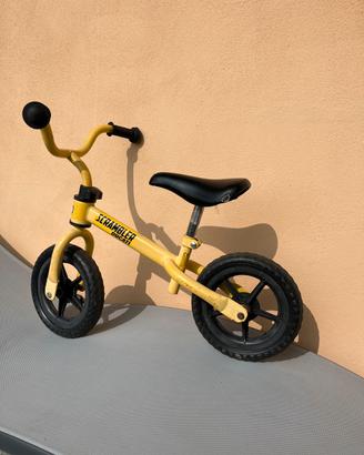 Bici srambler ducati senza pedali