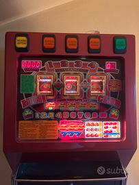 Slot machine elettronica a rulli.