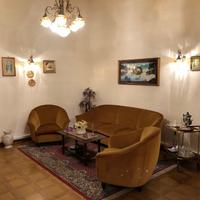 Divano con due poltrone in velluto anni 60