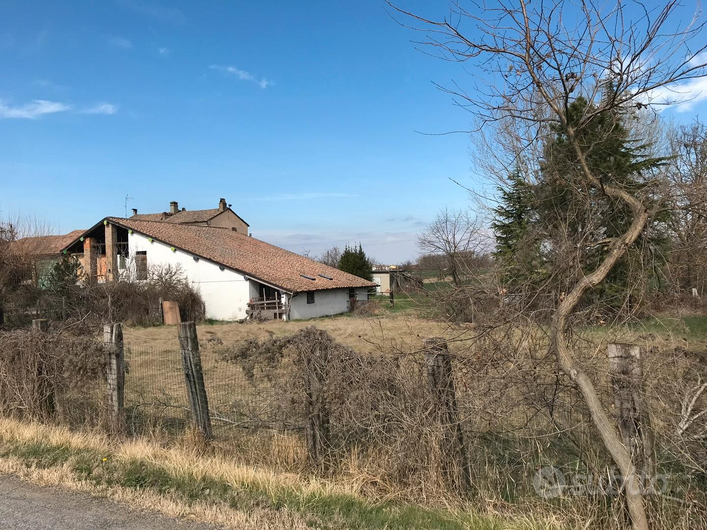 Cascina box cavalli e terreno - Altro