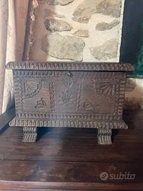 Vecchia cassapanca scrigno portagioie Sardo
