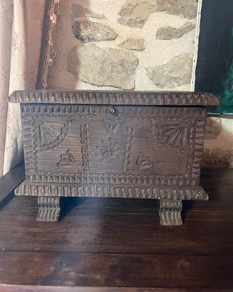Vecchia cassapanca scrigno portagioie Sardo