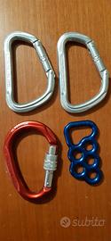 moschettoni e dissipatore da alpinismo 
