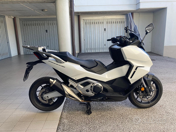 Maxi scooter HONDA FORZA 750 2023