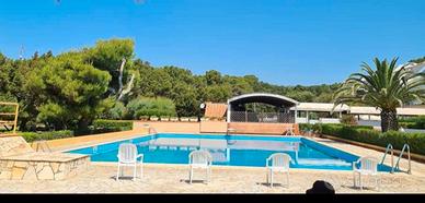 Bel mono balcone fronte mare in Residence, piscina