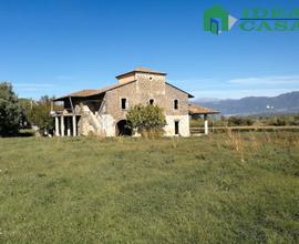 Casale Antico con Terreno pianeggiante