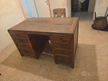 Scrivania vintage in legno massello