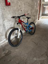 Bicicletta giant biarmortizzata