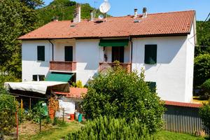 3 LOCALI A GALEATA