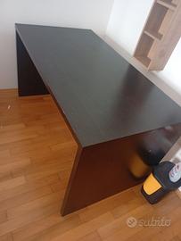 scrivania in legno scuro 130x70 cm