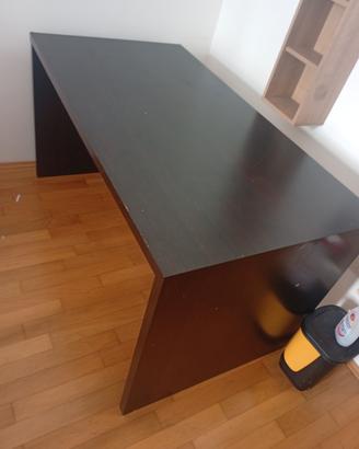 scrivania in legno scuro 130x70 cm