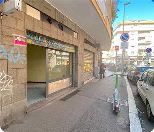 Negozio c1 davanti stazione MetroB1