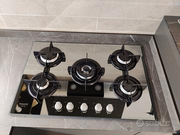 Piano cottura Hotpoint Ariston 5 fuochi design 