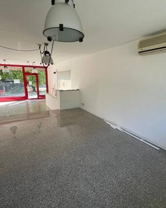 Immobile di 205 m² con 2 locali a Romano di Lombar