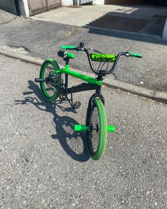 Bmx freestyle con ruote da 20