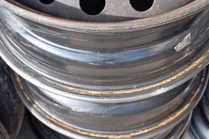 cerchioni in ferro raggio 14 a 4 fori 