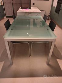 Tavolo in vetro temperato con 6 sedie