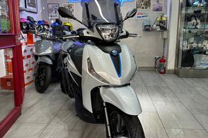 Piaggio Beverly 310 garantito anno 2025 da vetrina