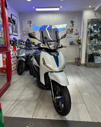 Piaggio Beverly 310 garantito anno 2025 da vetrina