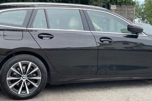 BMW 320d 48V Touring Business Advantage