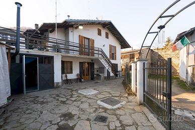 Casa indipendente su tre lati