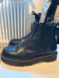 Stivali Dr. Martens modello 2976 BEX