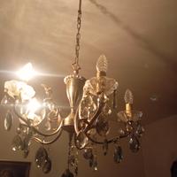 Lampadario con pendenti di cristallo