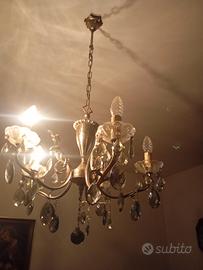 Lampadario con pendenti di cristallo