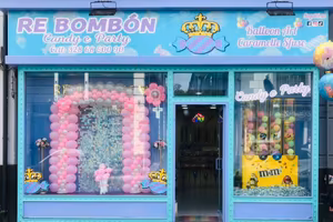 Attività balloon art e caramelle sfuse