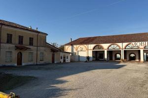 CASA ACCOSTATA - LOCALE COMMERCIALE - LABORATORIO