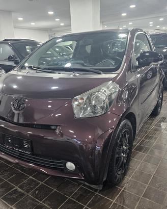 NUOVA TOYOTA iQ 1.0 VVT-i SOL 68CV BLACK LINE
