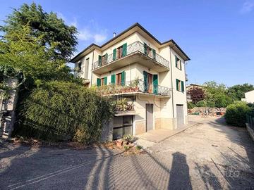 Villa di 357 m² con più di 5 locali e box auto a S