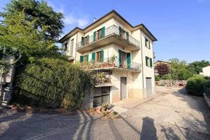 Villa di 357 m² con più di 5 locali e box auto a S