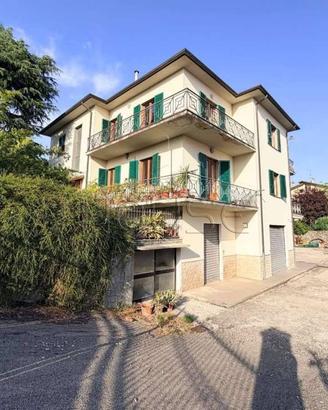 Villa di 357 m² con più di 5 locali e box auto a S