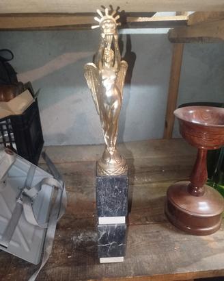 statue 