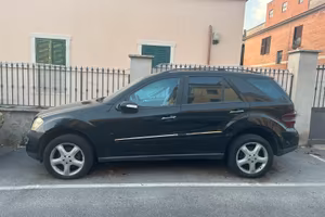 Mercedes ML 320 CDI 2006-130.000km fiancata rotta