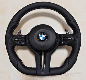 Volante sportito BMW con paddle e multifunzione